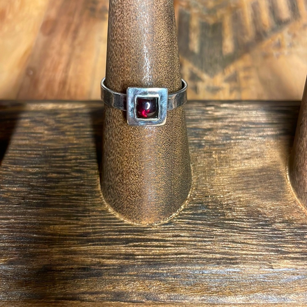 SILPADA 925 Ring Small Square Framed Garnet Stone Size 7.5